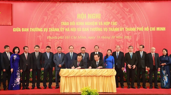 Hà Nội và thành phố Hồ Chí Minh ký kết 10 nội dung hợp tác phát triển